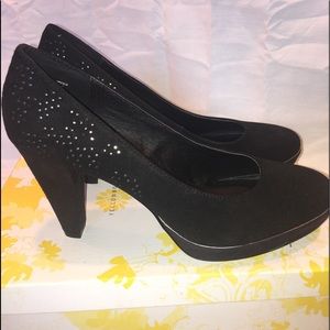 Women’s Yellowbox Adele Suede Pumps